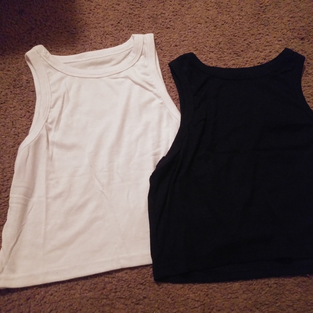 Black and white kids tanks ODD NO TAGS